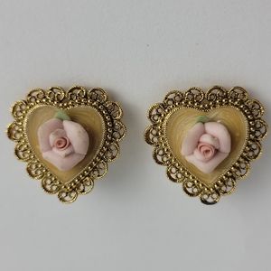 Vintage Gold Tone Filigree Victorian Heart Shaped Porcelain Rose Clip On Earring